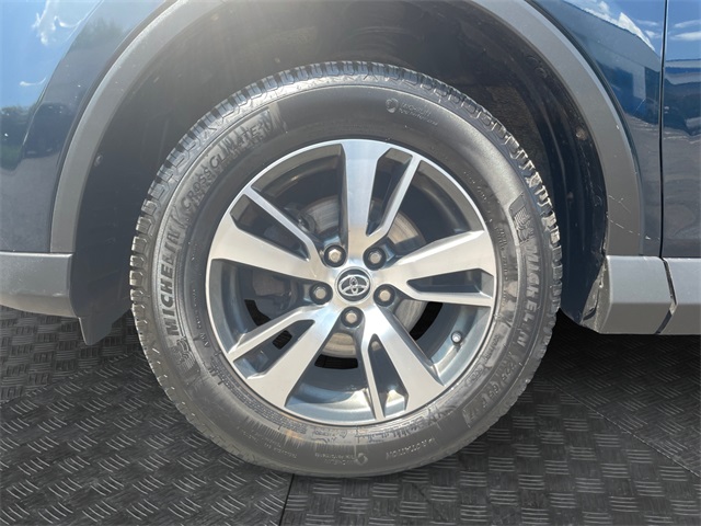 Vehicle image 9 of 16