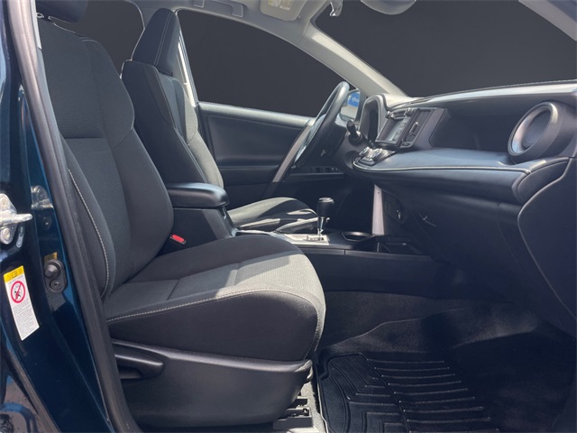 Vehicle image 10 of 16