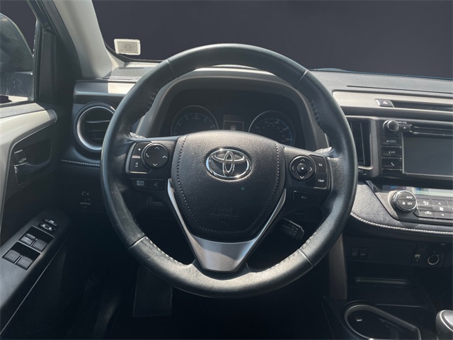 Vehicle image 15 of 16