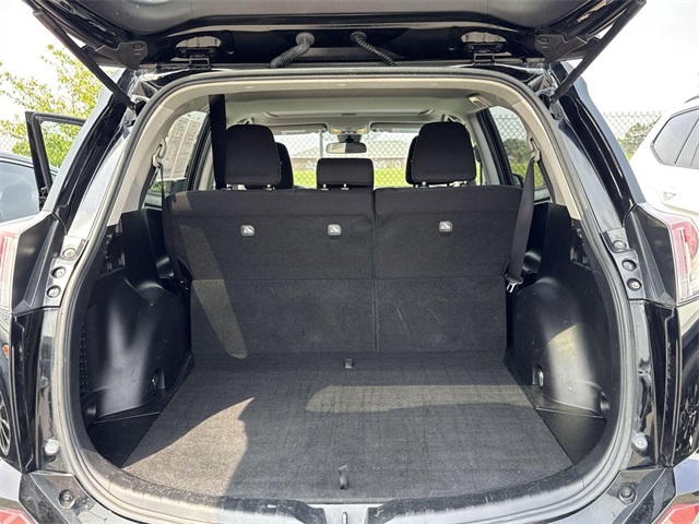Vehicle image 11 of 27