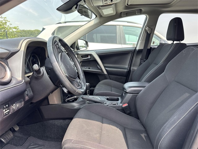 Vehicle image 17 of 27