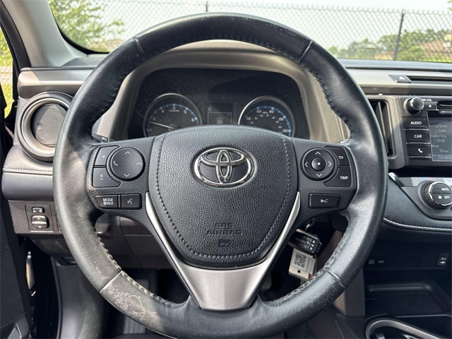 Vehicle image 23 of 27