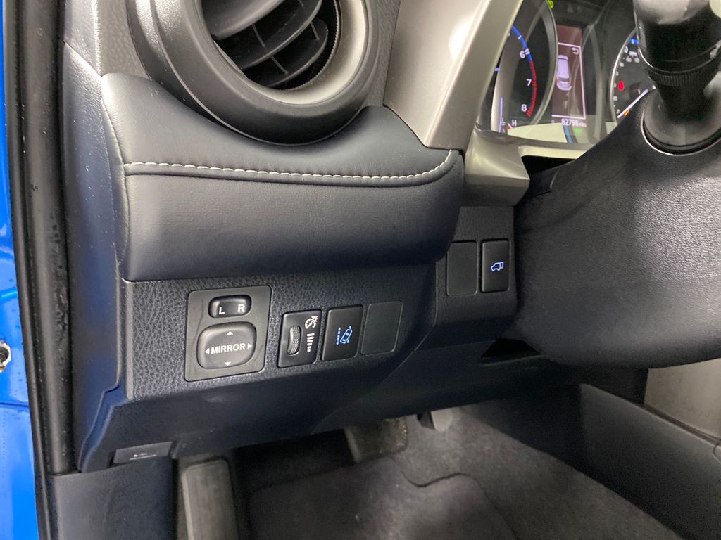 Vehicle image 12 of 29