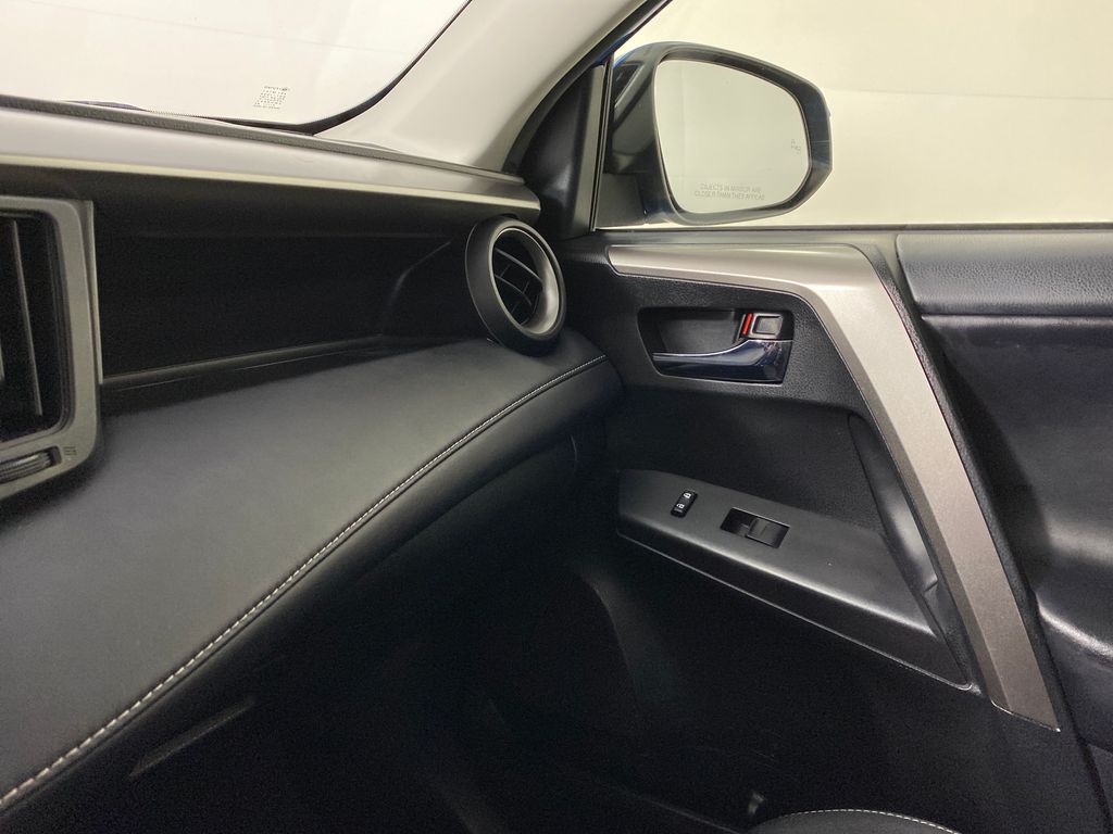 Vehicle image 23 of 29