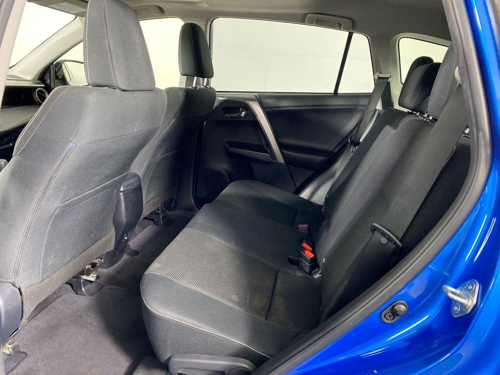 Vehicle image 26 of 29