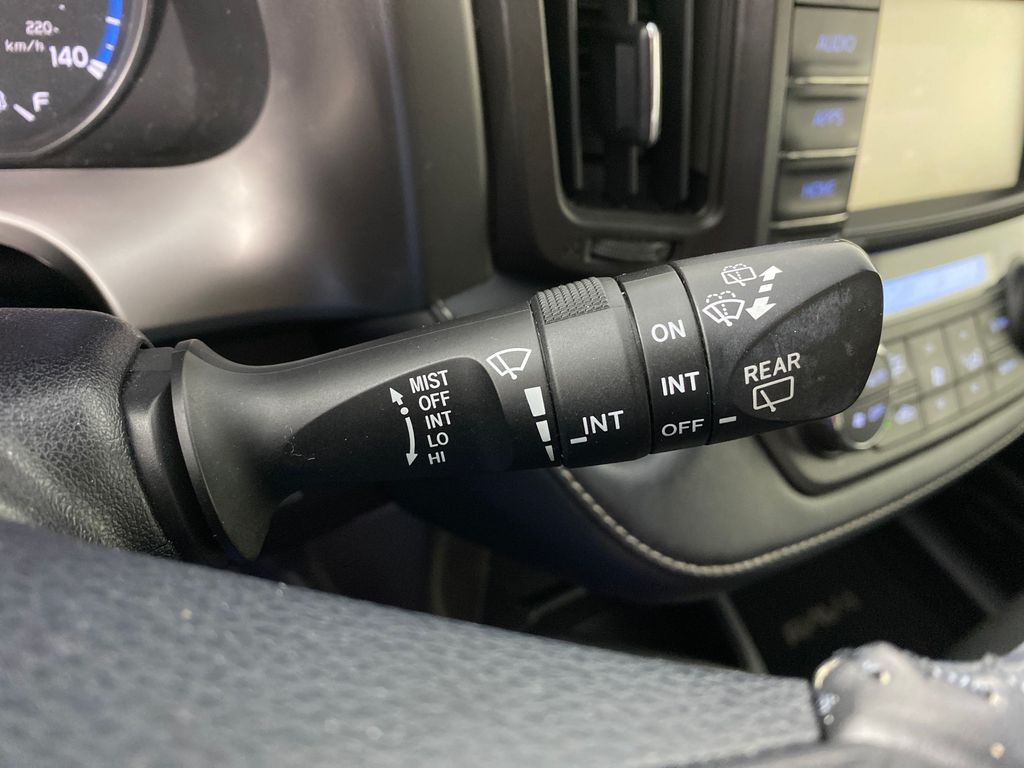 Vehicle image 16 of 29