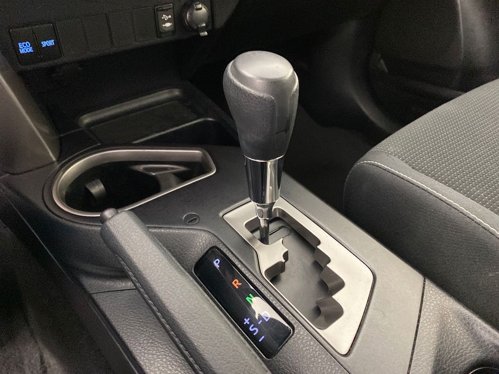 Vehicle image 22 of 29