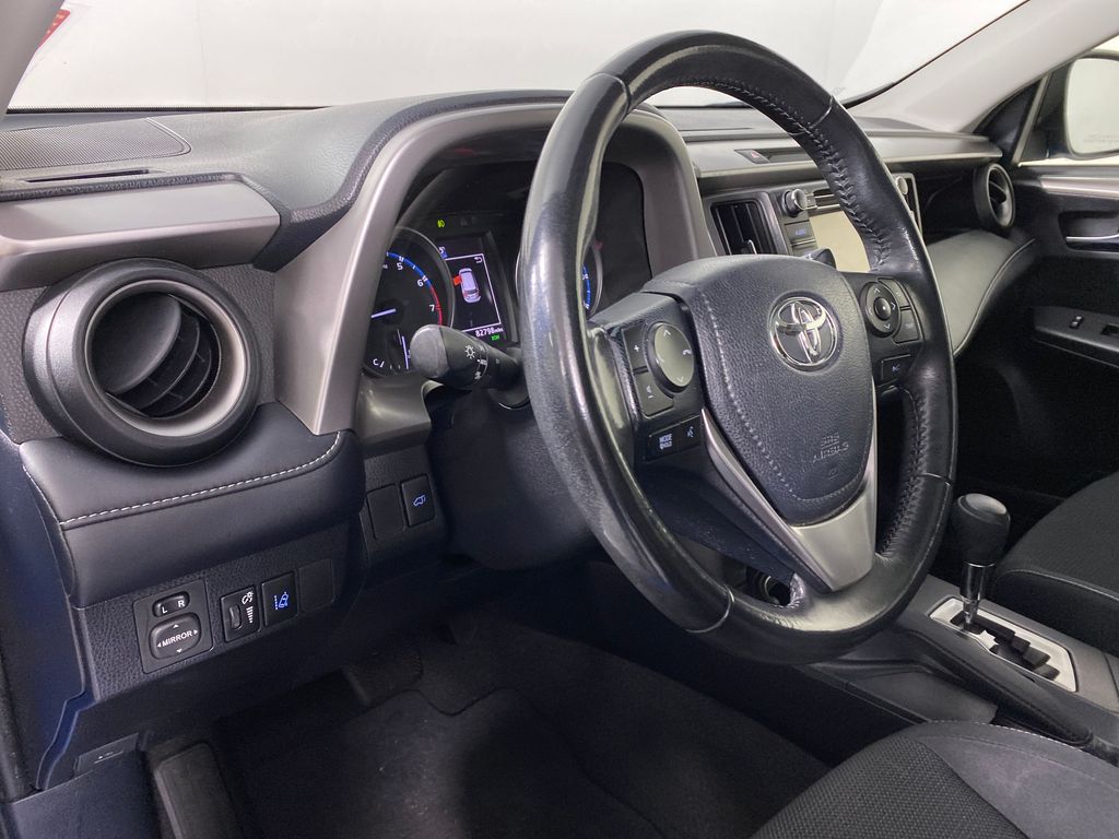 Vehicle image 10 of 29