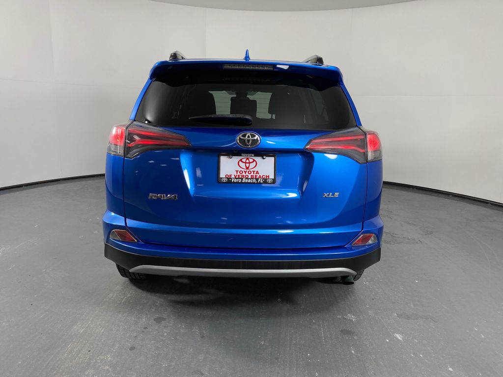 Vehicle image 4 of 29