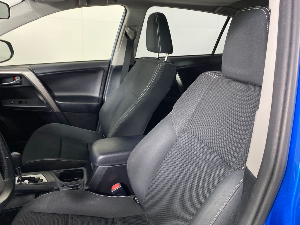 Vehicle image 8 of 29