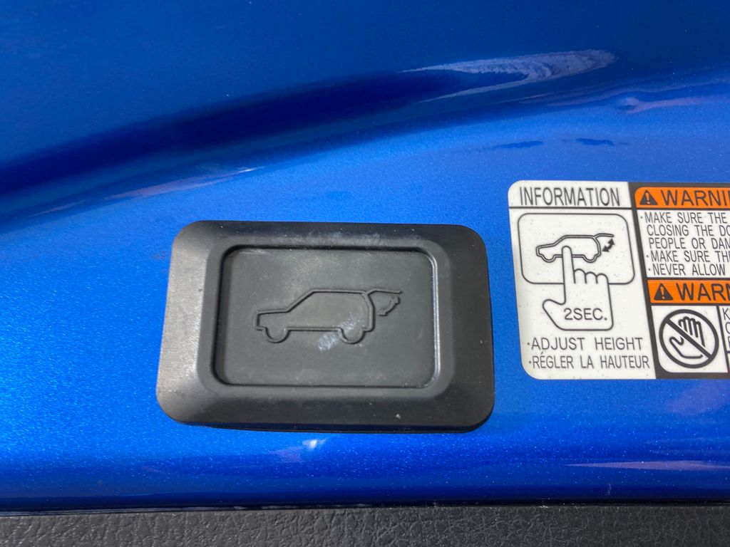 Vehicle image 28 of 29