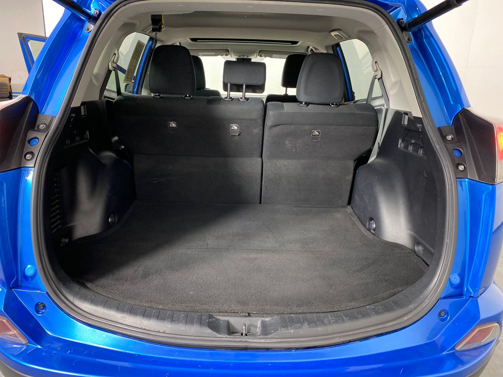 Vehicle image 27 of 29