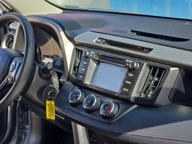 Vehicle image 12 of 28
