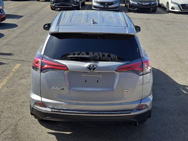Vehicle image 8 of 28