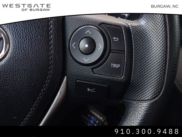 Vehicle image 26 of 28