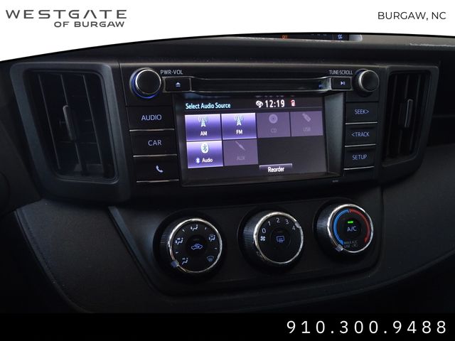 Vehicle image 21 of 28