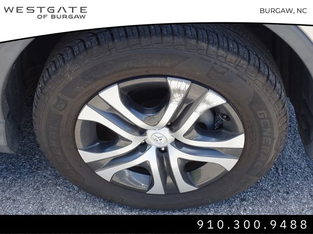 Vehicle image 10 of 28