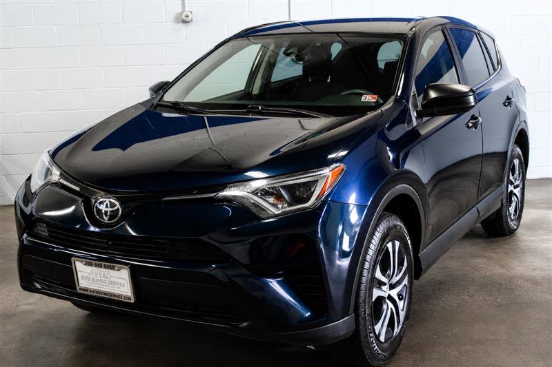 2018 Toyota RAV4 LE Image 1 of 45