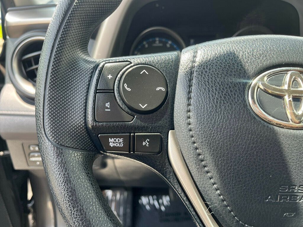 Vehicle image 20 of 23
