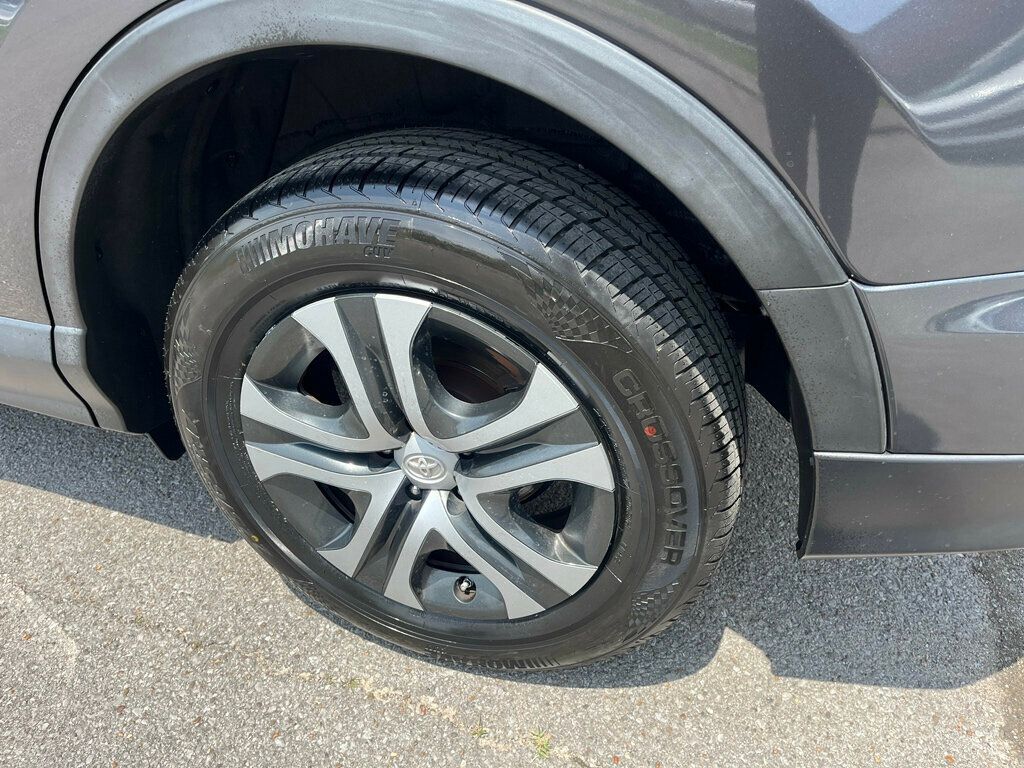 Vehicle image 10 of 23