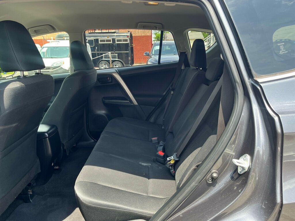 Vehicle image 15 of 23