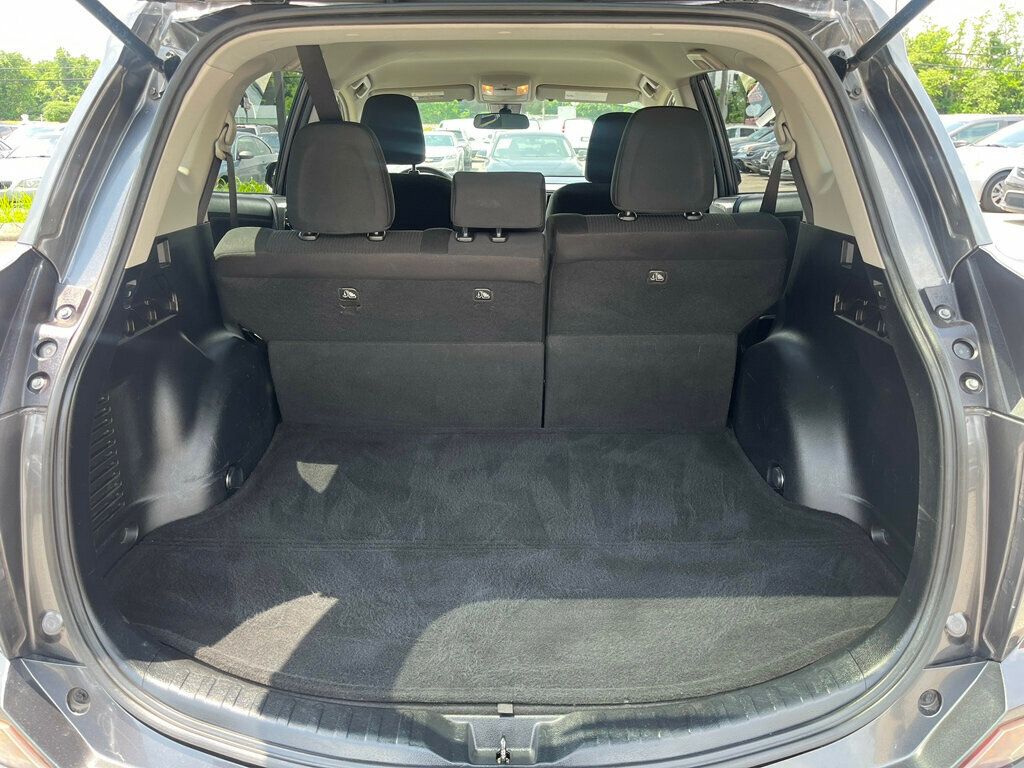 Vehicle image 12 of 23