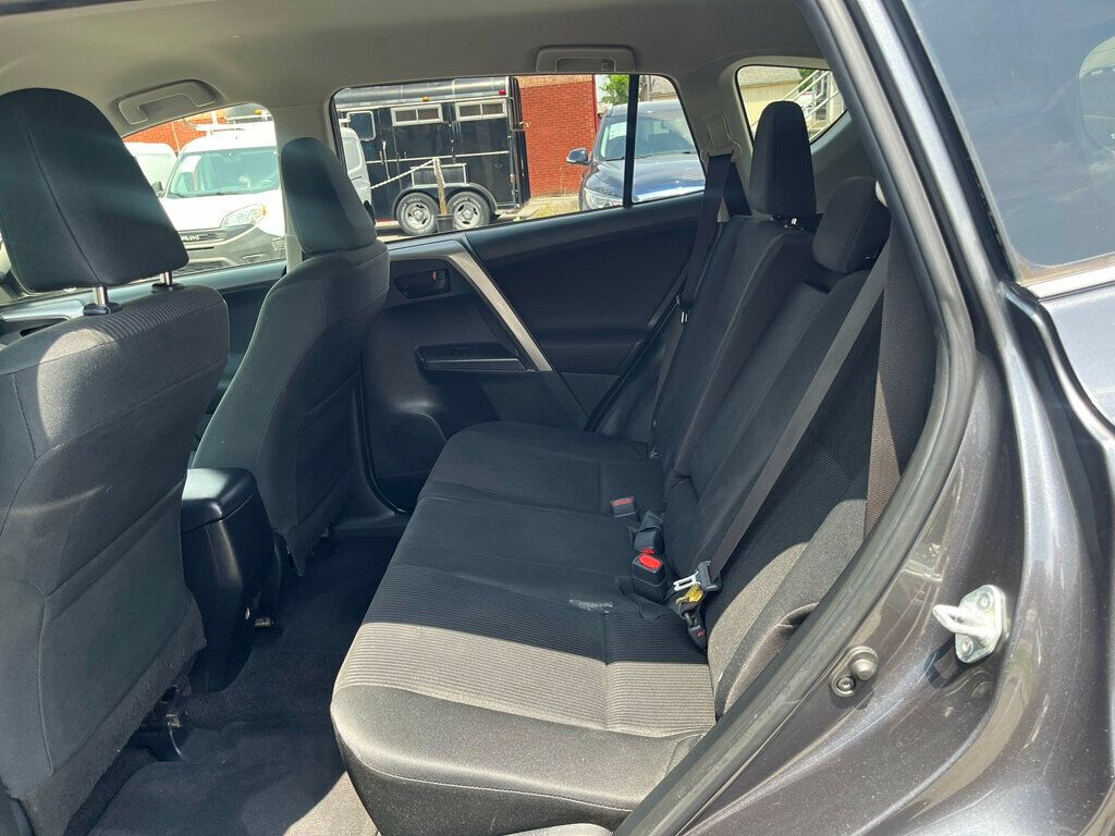 Vehicle image 11 of 23