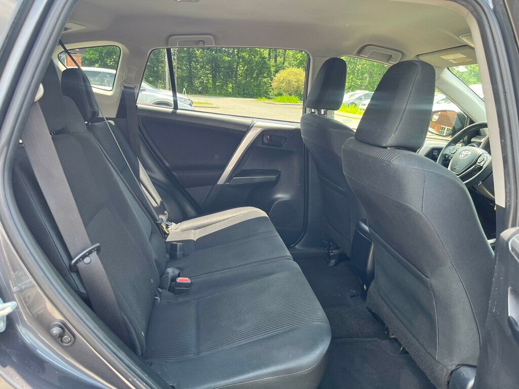 Vehicle image 14 of 23