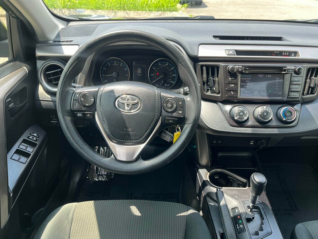 Vehicle image 17 of 23