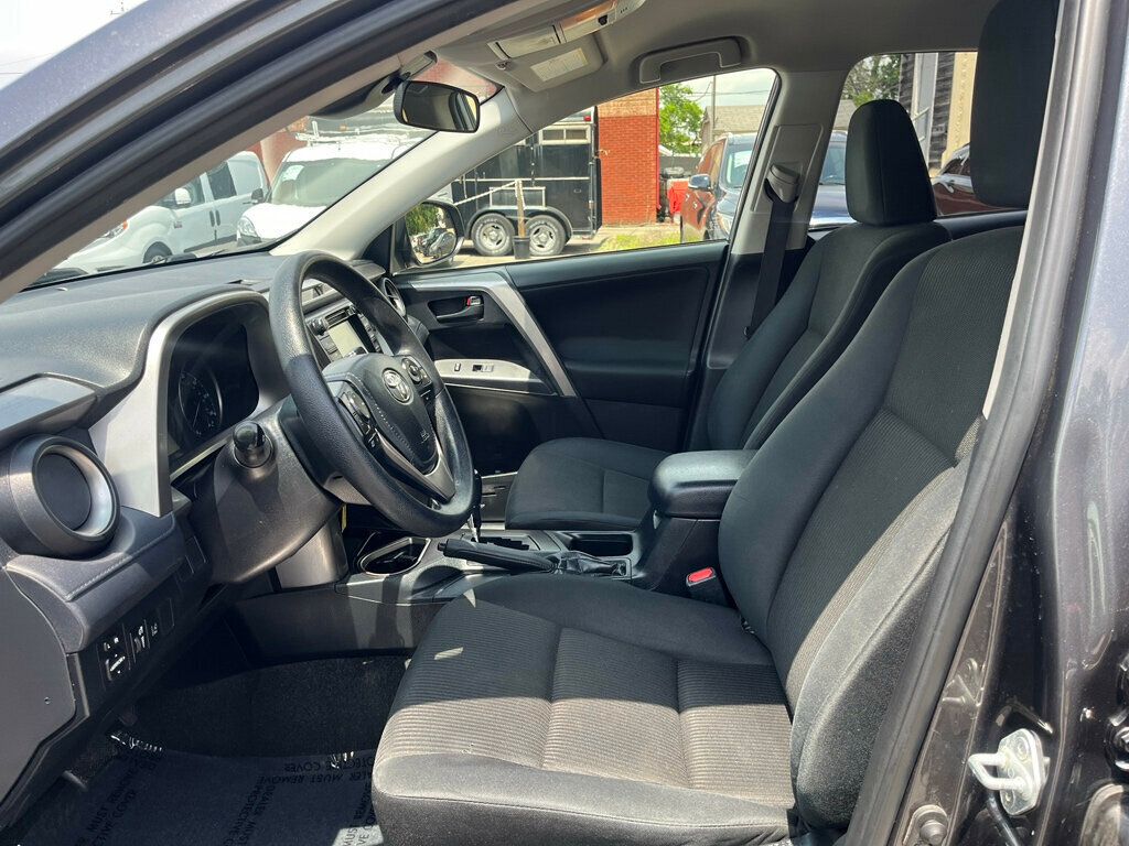 Vehicle image 16 of 23