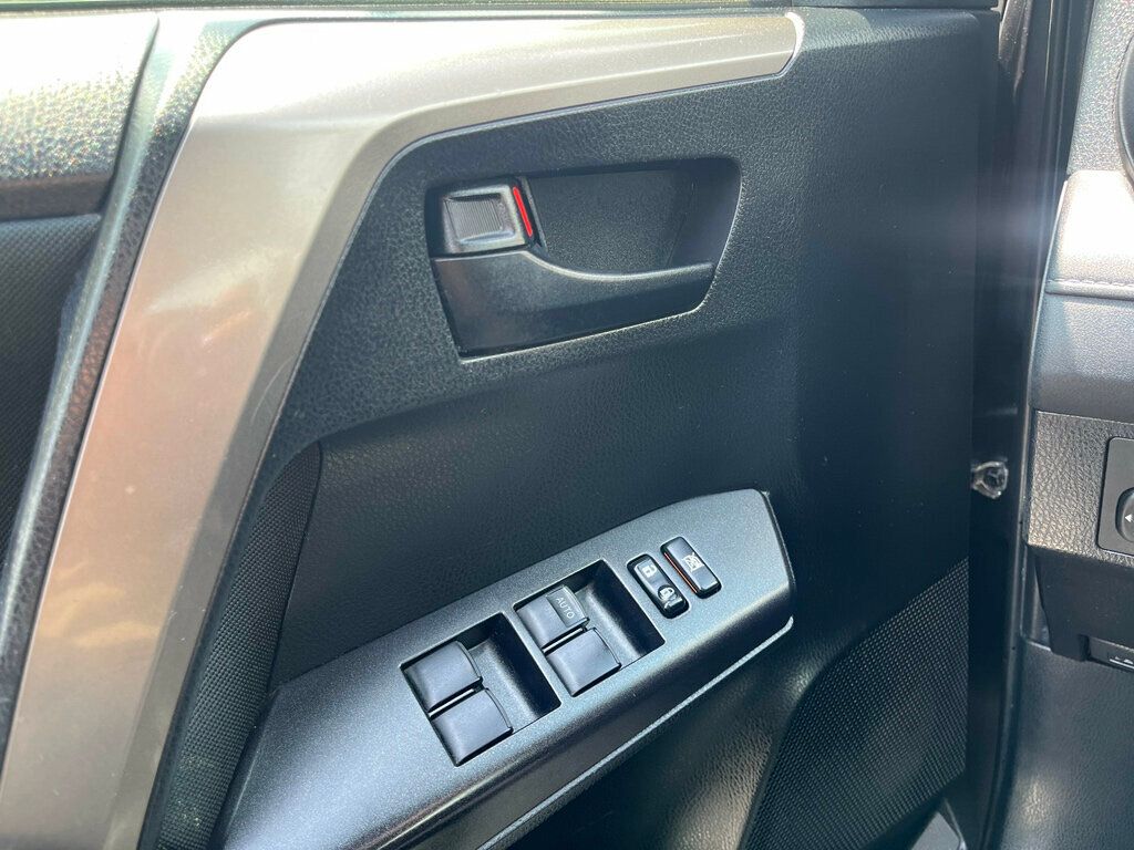 Vehicle image 22 of 23