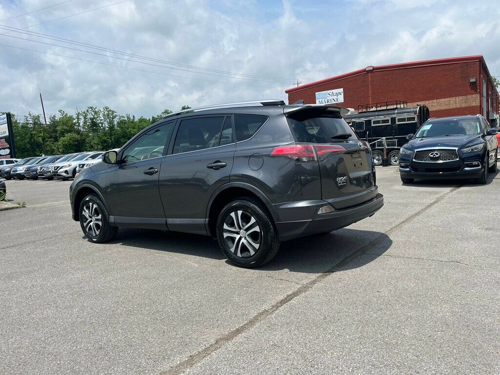 Vehicle image 9 of 23