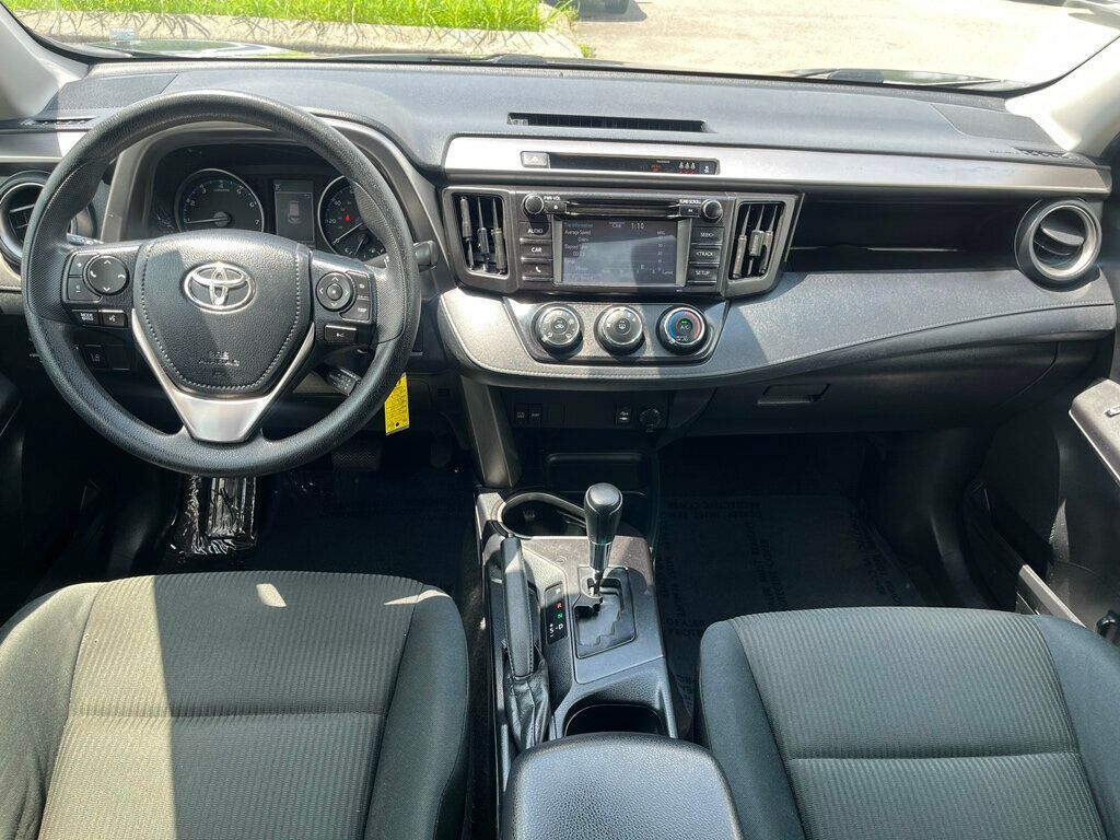 Vehicle image 18 of 23