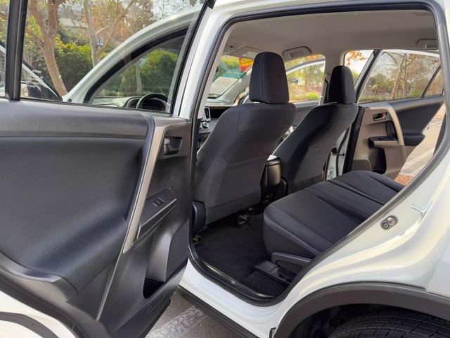 Vehicle image 18 of 31