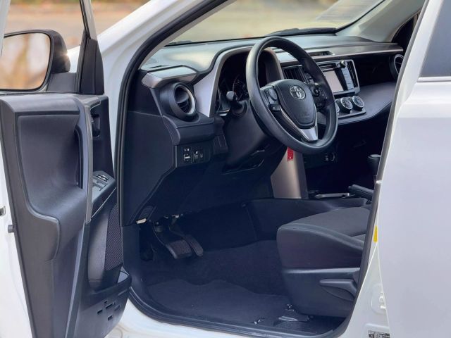 Vehicle image 9 of 31