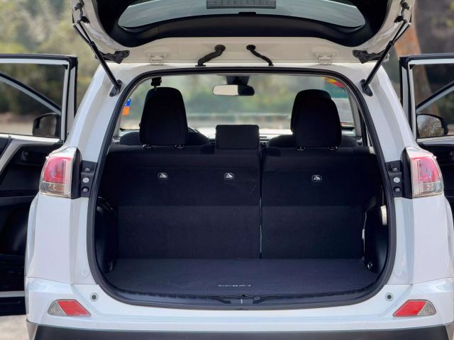 Vehicle image 13 of 31