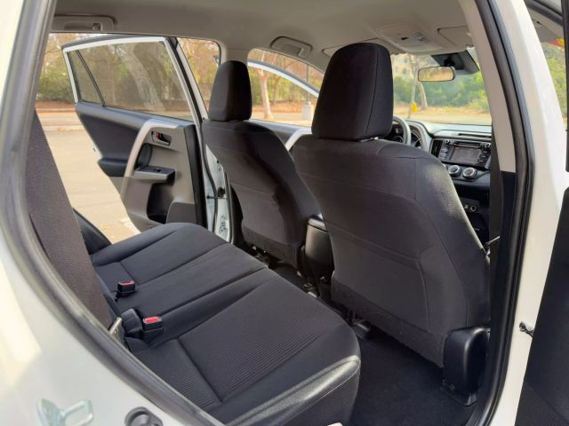 Vehicle image 24 of 31