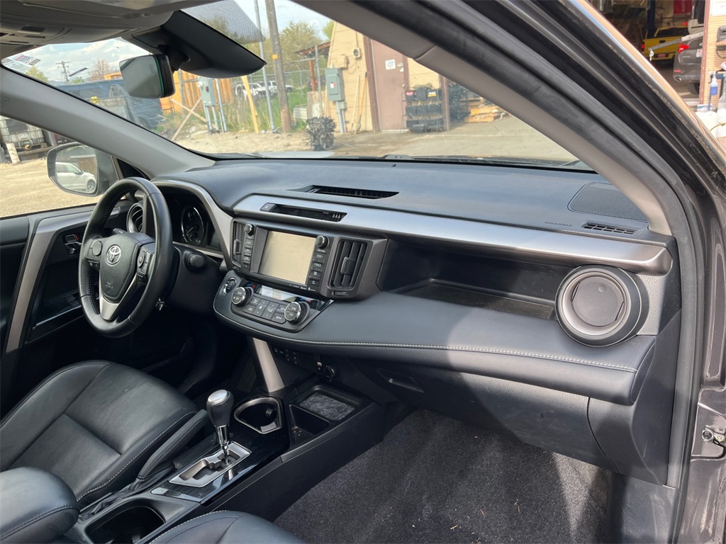 Vehicle image 16 of 36