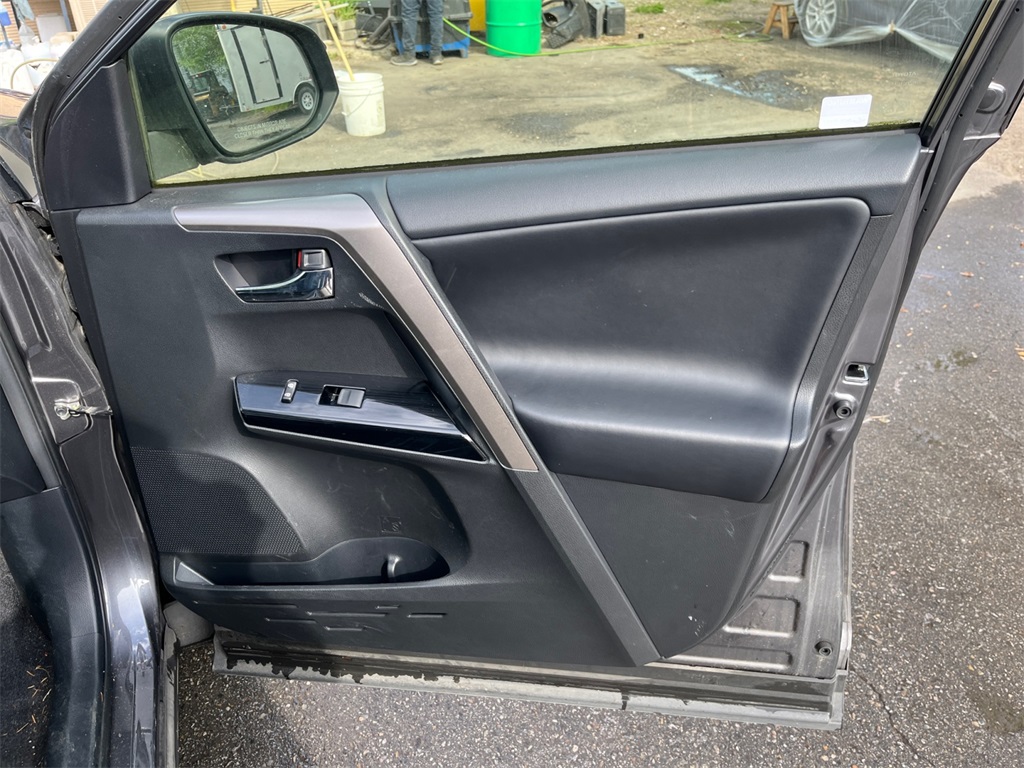 Vehicle image 17 of 36