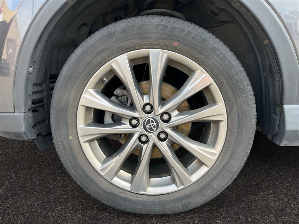 Vehicle image 14 of 36