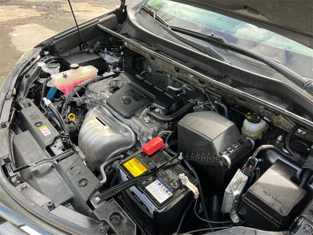 Vehicle image 33 of 36