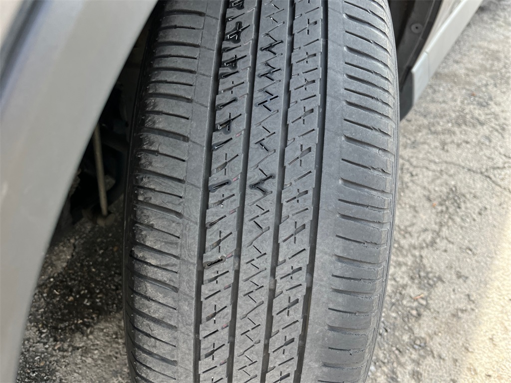 Vehicle image 31 of 36