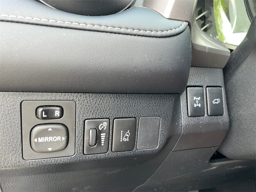 Vehicle image 22 of 36