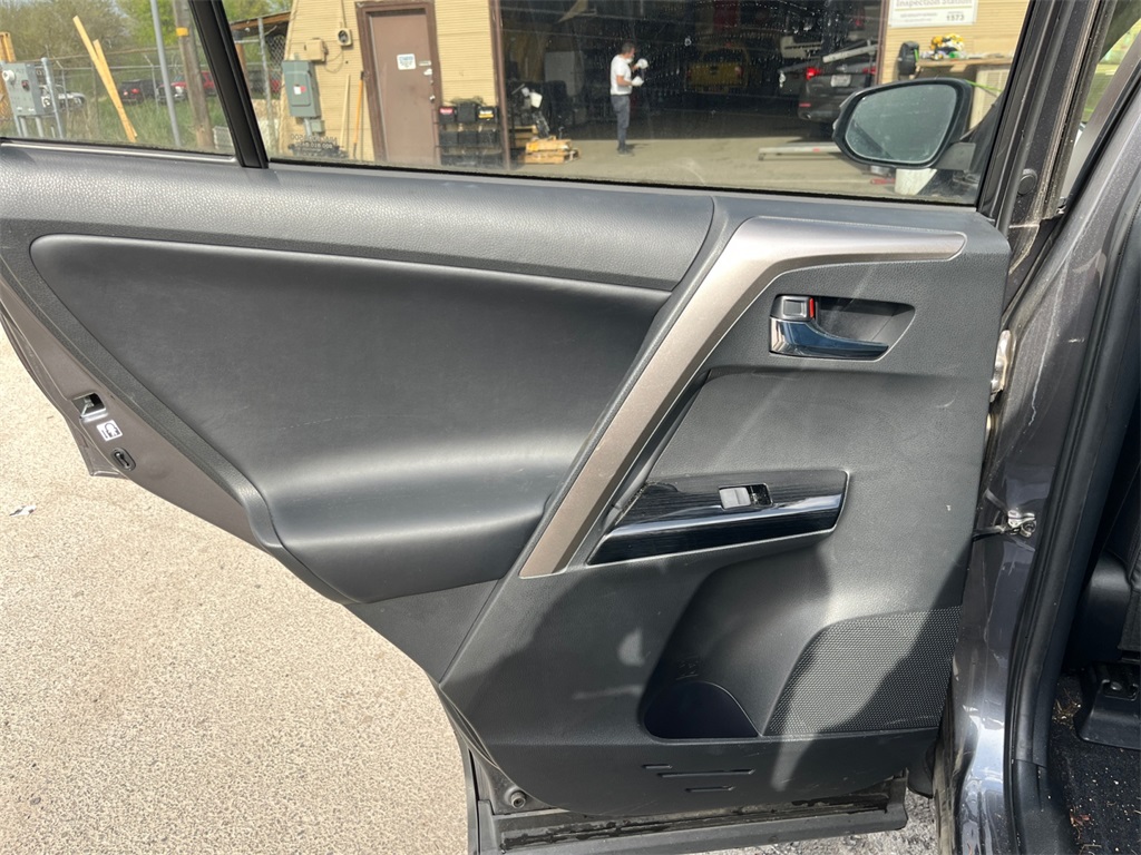 Vehicle image 26 of 36