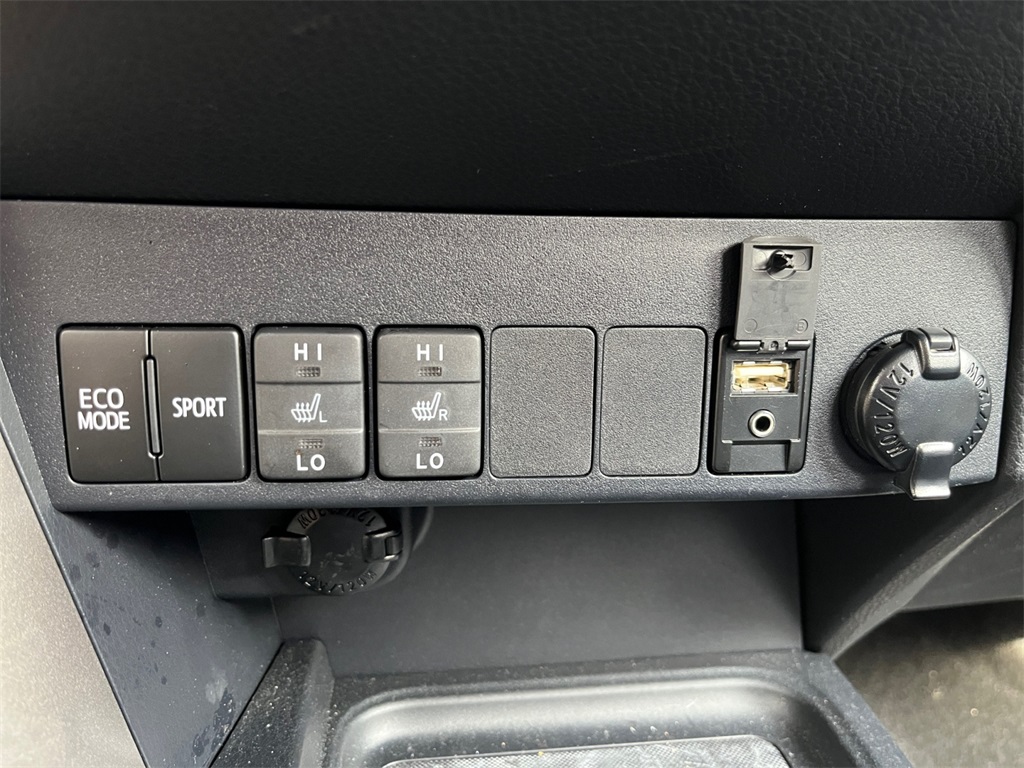 Vehicle image 25 of 36