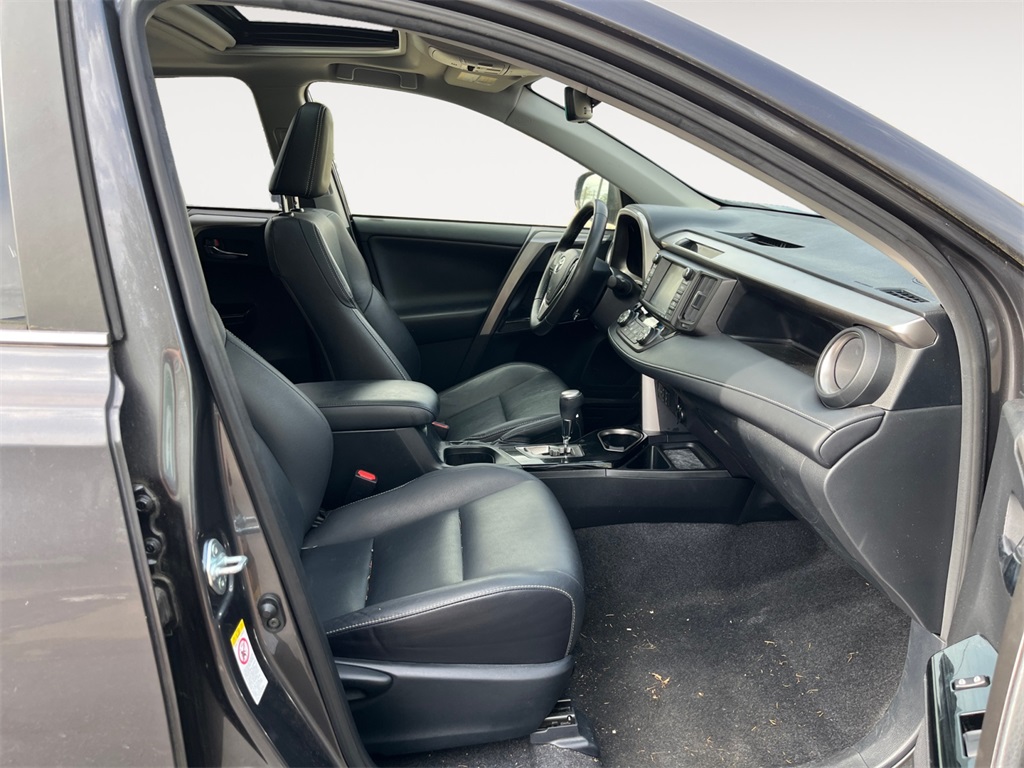 Vehicle image 15 of 36