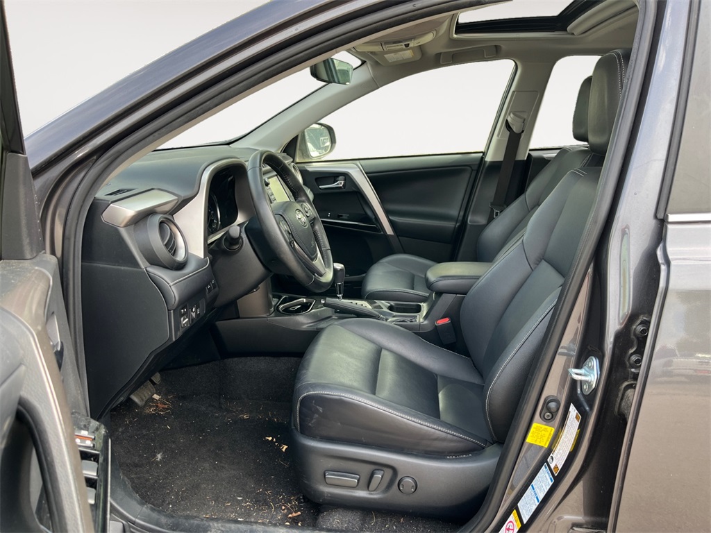 Vehicle image 9 of 36