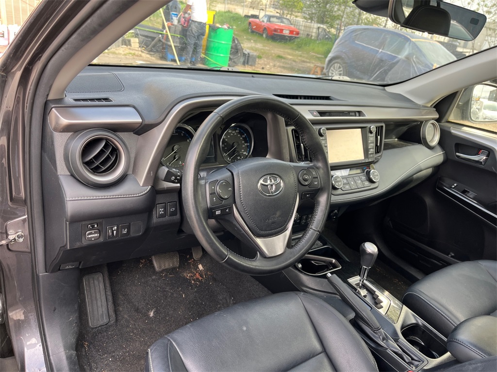 Vehicle image 21 of 36
