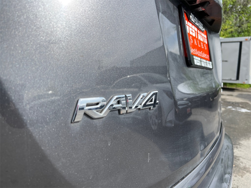 Vehicle image 27 of 36