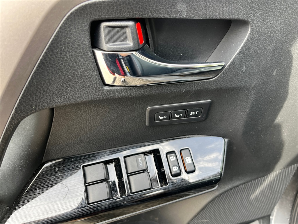 Vehicle image 19 of 36